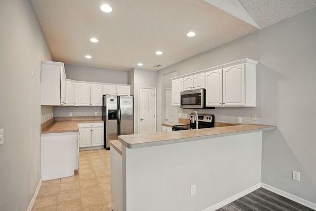6214 Brickside Dr, Condo with 2 bedrooms, 2 bathrooms and null parking in New Albany OH | Image 9