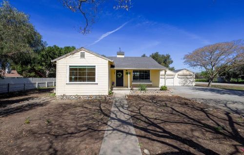 1320 Santa Ana Road, Hollister, CA, 95023 | Card Image