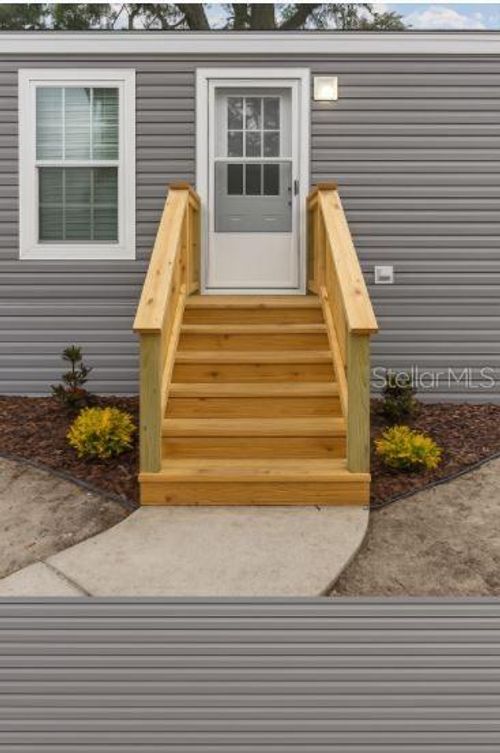 9404 Loras St, NEW PORT RICHEY, FL, 34654-1153 | Card Image