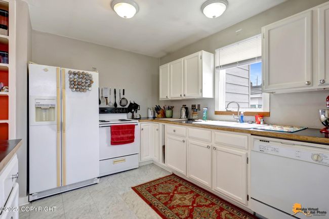 Kitchen | Image 10