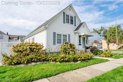 2302 1st St, Wyandotte, MI, 48192-4604 | Card Image