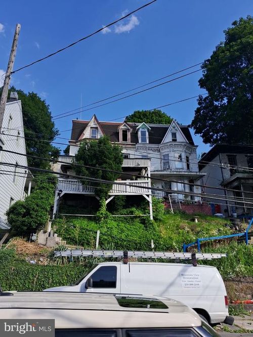 427 E Norwegian St, POTTSVILLE, PA, 17901-3606 | Card Image