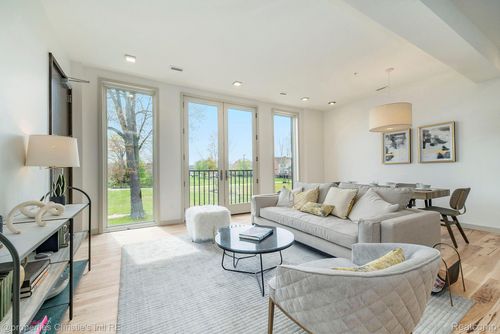 1450 Townsend St, Detroit, MI, 48214-2668 | Card Image