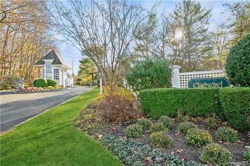 8 Oakcrest Ln, Hastings On Hudson, NY, 10706-3641 | Card Image
