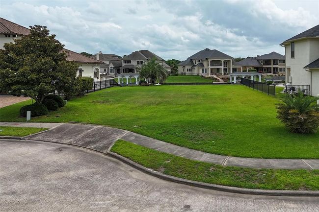 Your last chance to build a luxurious custom waterfront home on the highly desirable gated section of Seabrook Island! | Image 12