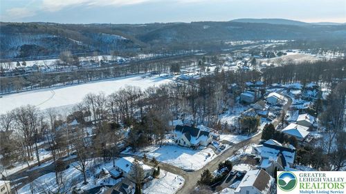 82 Lenape Trl, Mount Bethel, PA, 18343-6150 | Card Image