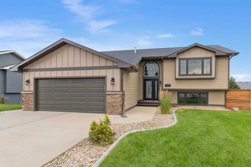 7030 Manchester St, Summerset, SD, 57718-9142 | Card Image