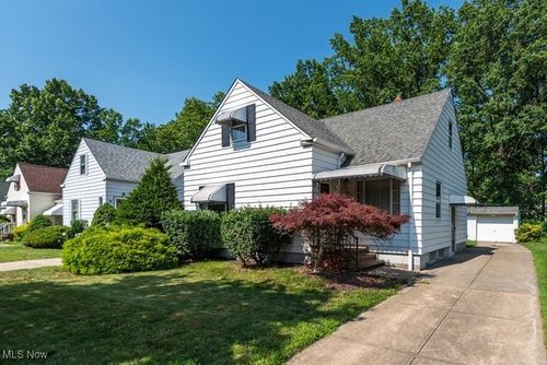 427 E 275th St, Euclid, OH, 44132-1715 | Card Image