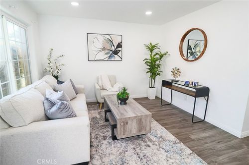 e1-1602 King St, Santa Ana, CA, 92703-1942 | Card Image