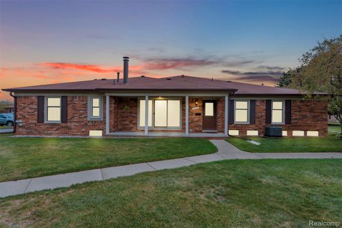 14892 Carver Ct, Shelby Township, MI, 48315-4411 | Card Image