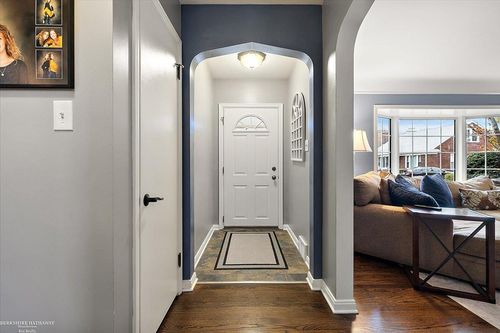 20040 Baltree Ct, Grosse Pointe Woods, MI, 48236-2301 | Card Image