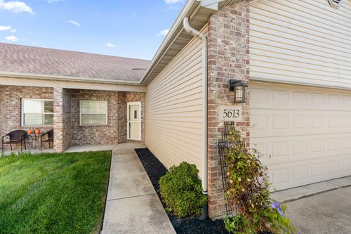 5613 Indiana St, Hobart, IN, 46342-5677 | Card Image