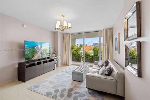 606-6799 Collins Ave, Miami Beach, FL, 33141-5771 | Card Image