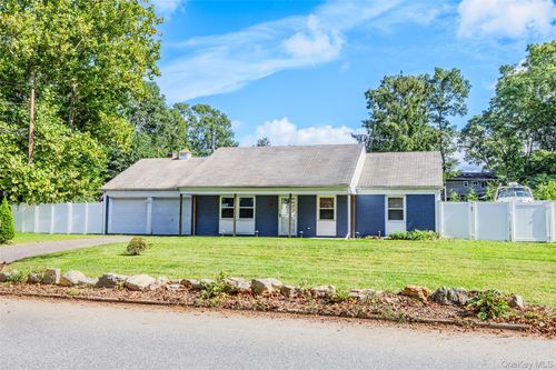 23 Wedgewood Dr, Coram, NY, 11727-1205 | Card Image