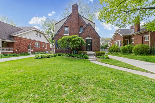 847 University Pl, Grosse Pointe, MI, 48230-1264 | Card Image