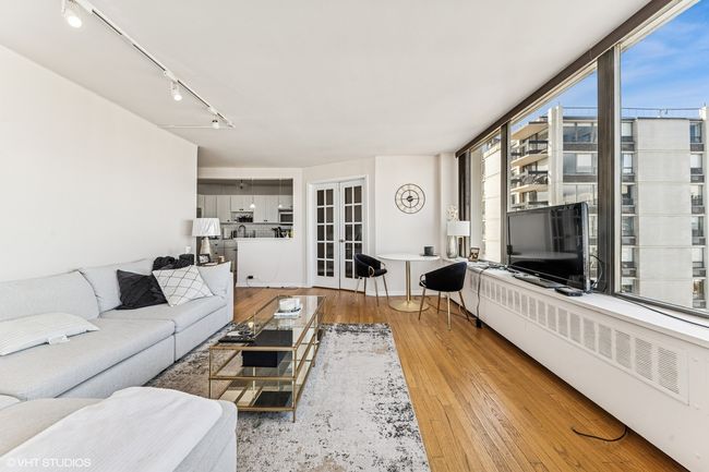 APT-2608 - 1355 N Sandburg Ter, Condo with 2 bedrooms, 1 bathrooms and 1 parking in Chicago IL | Image 7