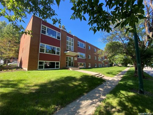 35 19th St E, Prince Albert, SK, S6V1J1 | Card Image