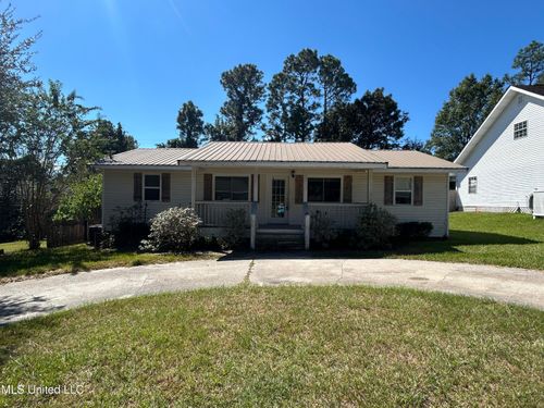 8924 Hamakua St, Diamondhead, MS, 39525-4416 | Card Image