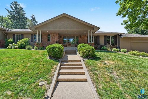 301 E 32nd St Street, Sioux Falls, SD, 57105 | Card Image