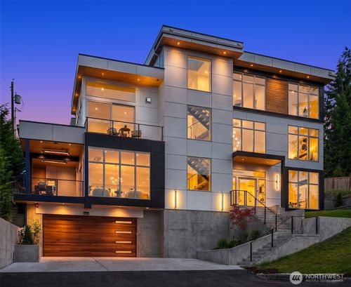 13011 Se Newport Way, Bellevue, WA, 98006-2017 | Card Image