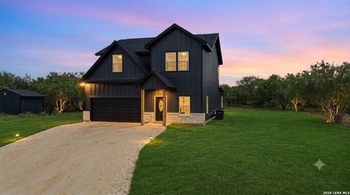 111 County Road 2660, Devine, TX, 78016-5233 | Card Image