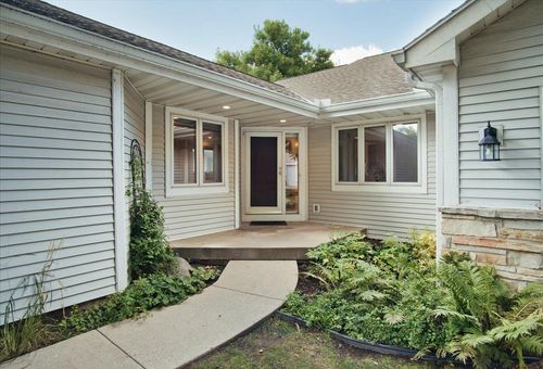 117 N Oak Grove Dr, Madison, WI, 53717-1196 | Card Image