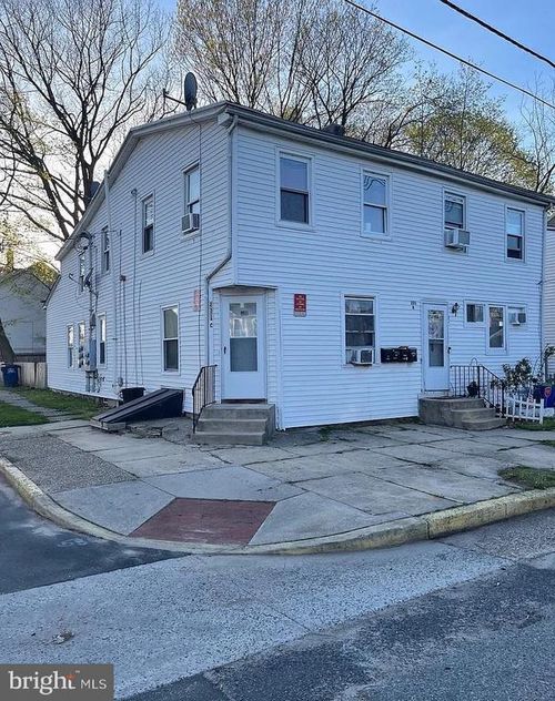 b-231 Broad St, BEVERLY, NJ, 08010-1110 | Card Image