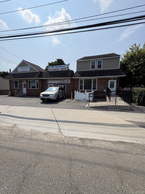 764 Middle Country Road, Brookhaven, NY, 11784 | Card Image
