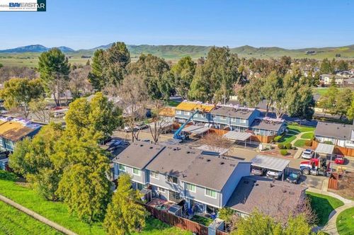 1391 Spring Valley Cmn, Livermore, CA, 94551-6764 | Card Image
