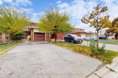 8 Stephensen Crt, Brampton, ON, L6V3X8 | Card Image