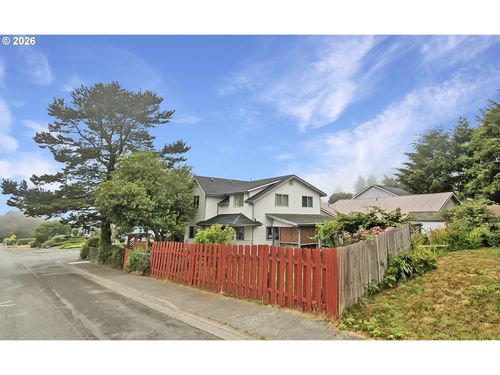 17305 Blueberry Dr, Brookings, OR, 97415-9717 | Card Image