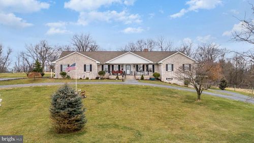 224 Heisers Ln, CARLISLE, PA, 17015-9204 | Card Image