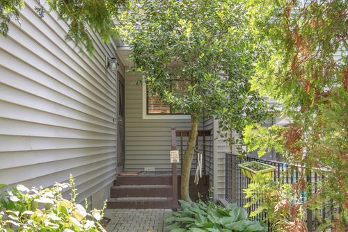 263 Horseshoe Cir, Ossining, NY, 10562-7001 | Card Image
