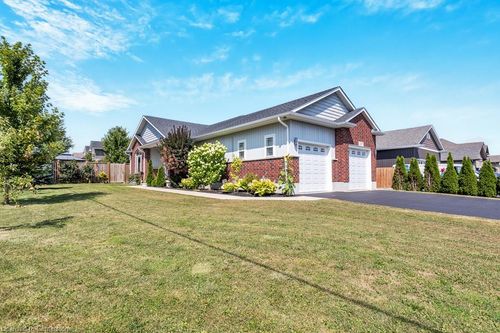 {{alt}} | Card Image