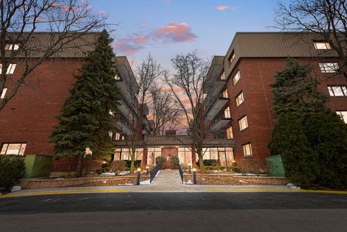 unit-106e-129 Acacia Cir, Indian Head Park, IL, 60525-9053 | Card Image