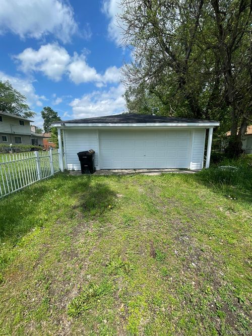 19800 Berg Road, Detroit, MI, 48219 | Card Image