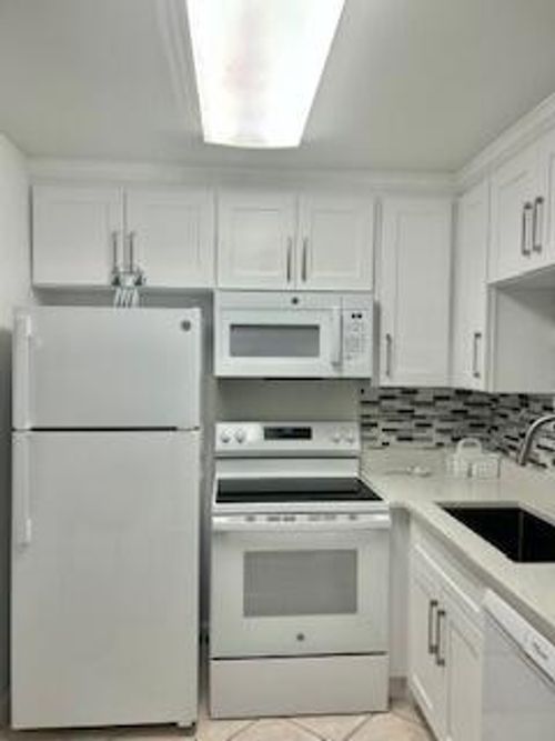 126 Southampton B, West Palm Beach, FL, 33417 | Card Image