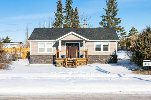 300 2 St S, Marwayne, AB, T0B2X0 | Card Image