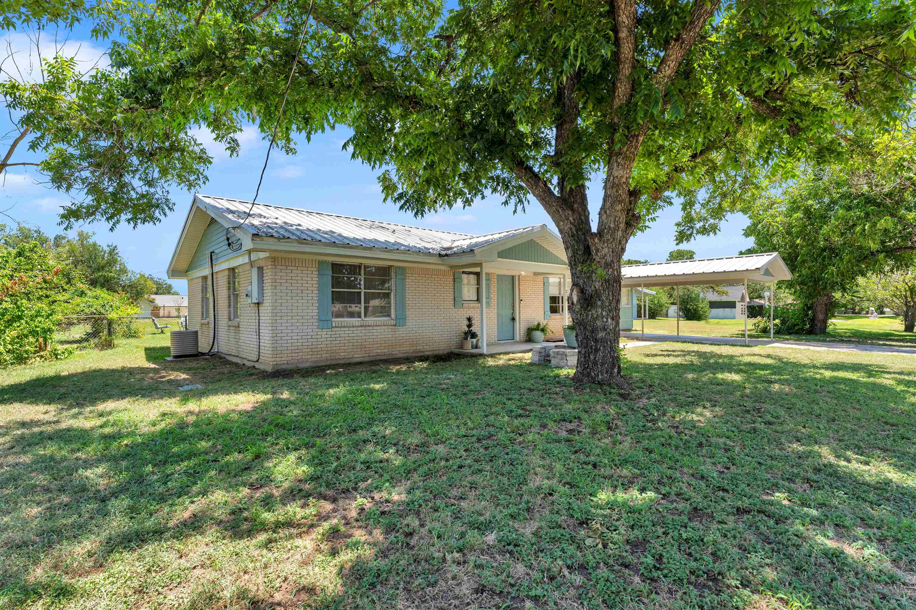 Residential in Highland Haven 3