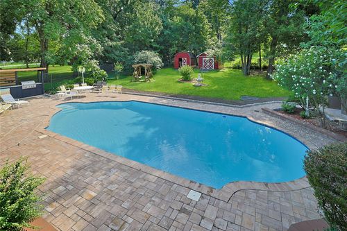 4 Suffern Pl, Garnerville, NY, 10923-1127 | Card Image