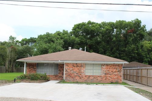 121 Mary Ln, Bacliff, TX, 77518-1433 | Card Image