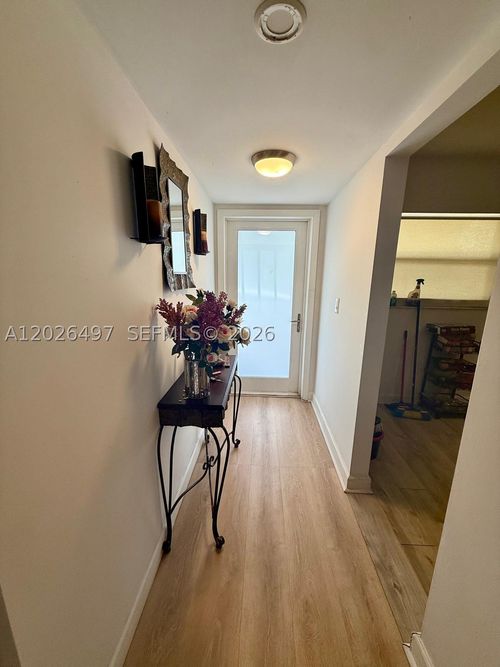 215-5985 Del Lago Cir, Sunrise, FL, 33313-6310 | Card Image