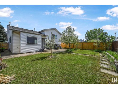 17728 94 St Nw, Edmonton, AB, T5Z2H4 | Card Image