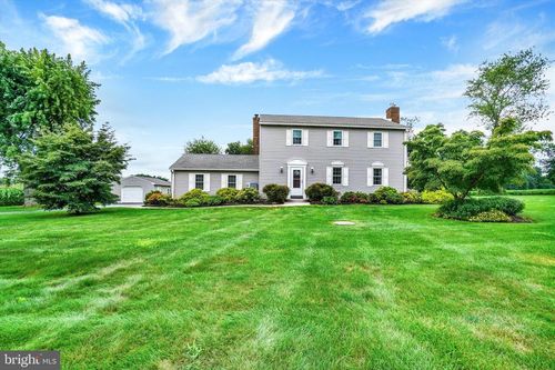 452 Hilltop Ct, New Freedom, PA, 17349-9067 | Card Image