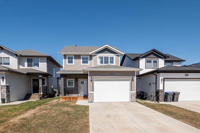 144 Hampton Crescent, Home with 4 bedrooms, 3 bathrooms and 1 parking in Sylvan Lake AB | Image 1