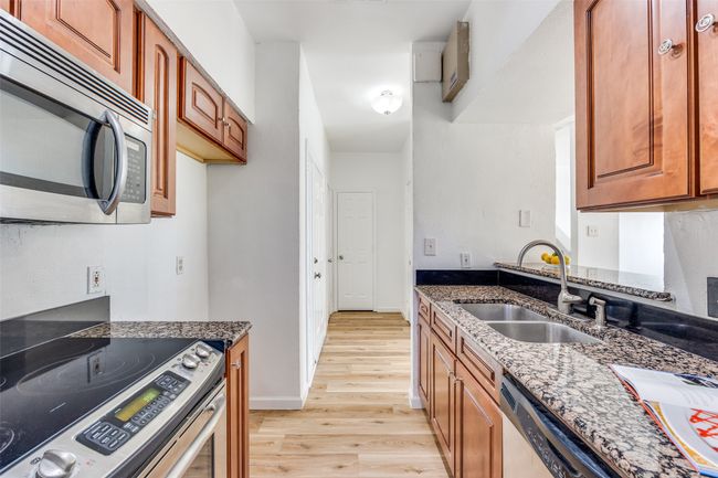 Stainless steel range and dishwasher, built-in microwave. | Image 7