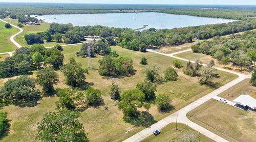 130 Horse Shoe Trl, Angleton, TX, 77515-9057 | Card Image