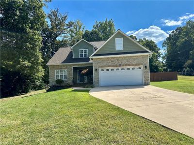 4904 Bay Harvest Court, House other with 4 bedrooms, 2 bathrooms and null parking in Clemmons NC | Image 3