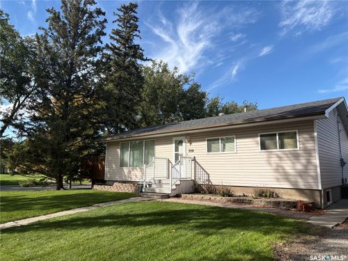 3116 3rd Avenue N, Regina, SK, S4R0W6 | Card Image