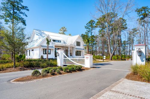 105 Peninsula Dr, Ravenel, SC, 29470-9674 | Card Image